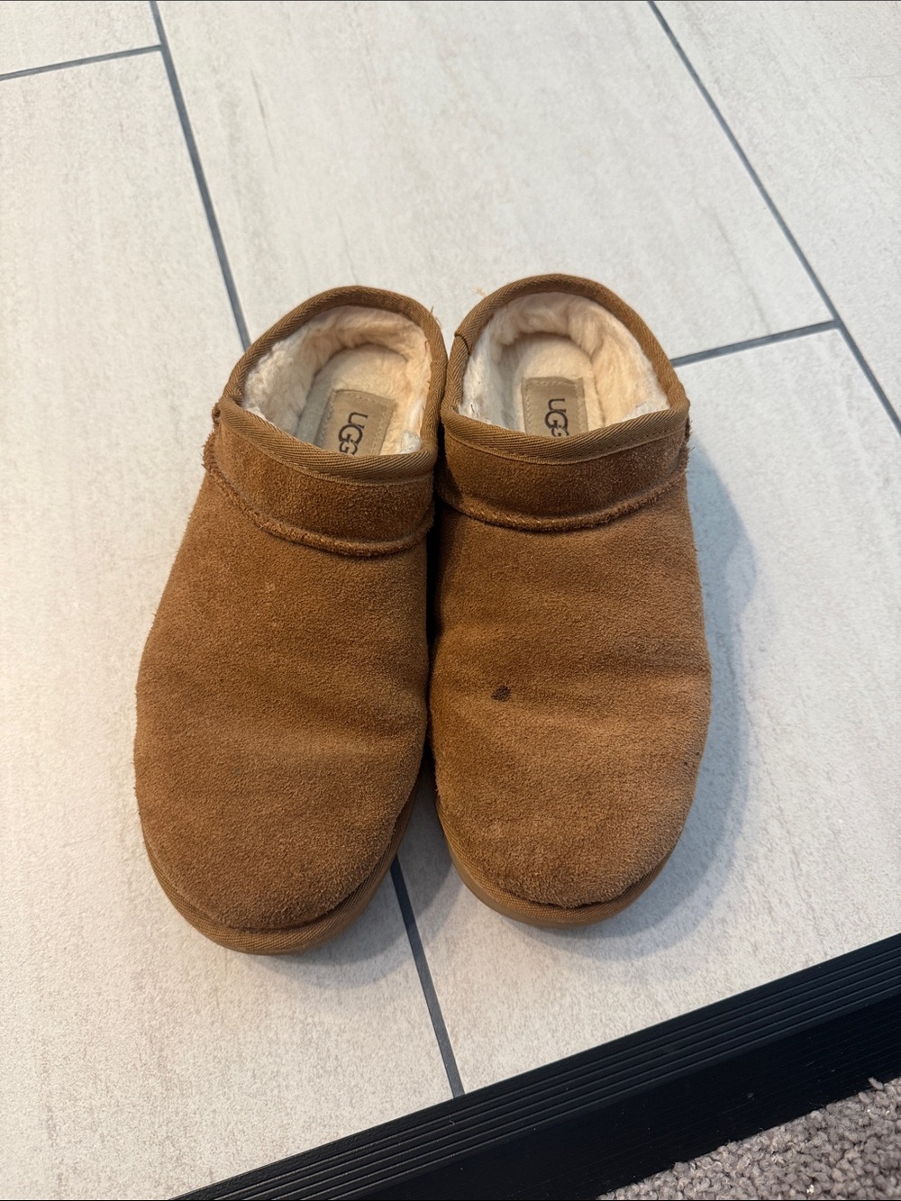 UGG classic Slip-On slippers in Chestnut Brown